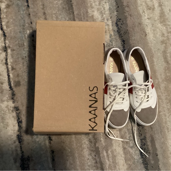Kaanas White and Red Casual Sneakers - Picture 2 of 2